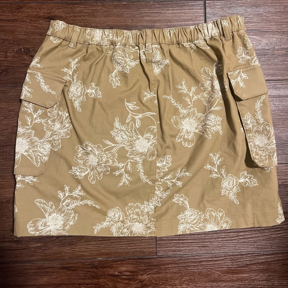 Women’s cargo mini skirt - Picture 2 of 6